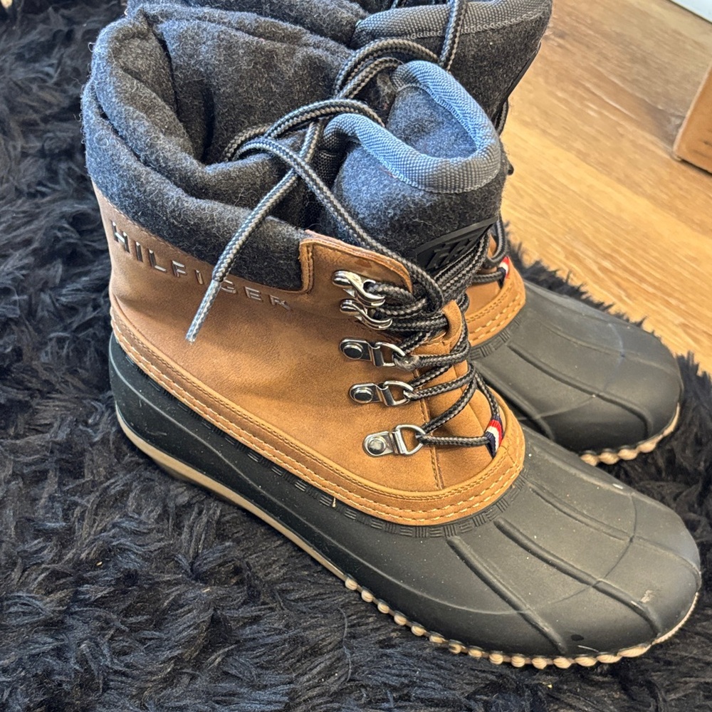 Tommy Hilfiger Tan and Black Duck Boots